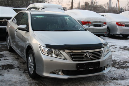 Дефлектор капота темный Toyota Camry 50 с 2011 года