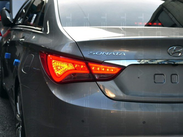 Hyundai Sonata YF (10-) задние светодиодные фонари, красно-тонированные, комплект 2 шт.