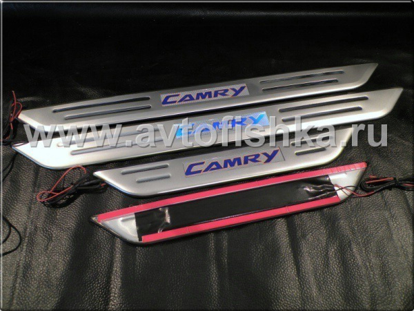 Toyota Camry V40 (06-) накладки порогов дверных проемов, из нержавеющей стали с подсветкой CAMRY.
