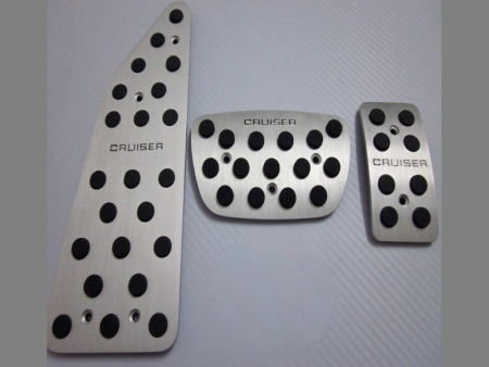 Toyota Land Cruiser 200 (2008-) алюминиевые накладки на педали с логотипом "Cruiser", комплект 3 предмета