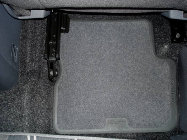 Toyota Corolla (06-) ворсовые коврики на резиновой основе