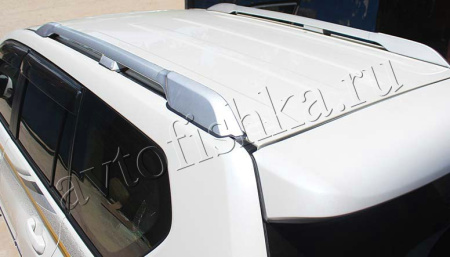Toyota Land Cruiser Prado FJ150 (10-) серебристые рейлинги на крышу, дизайн оригинал