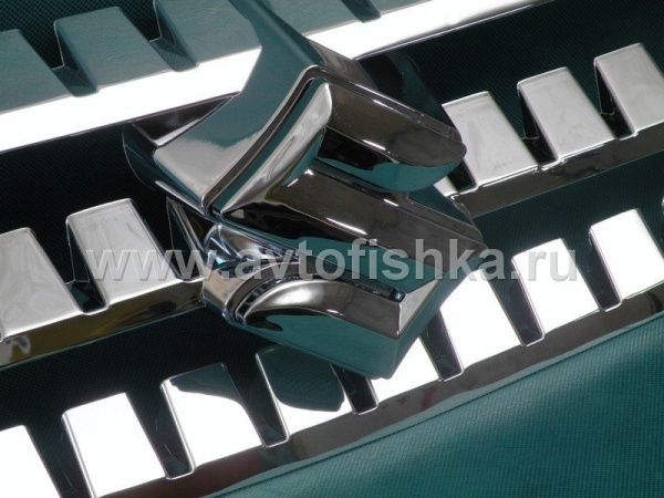 Suzuki Grand Vitara III (05-) решетка радиатора хромированная с эмлемой, пластиковая.