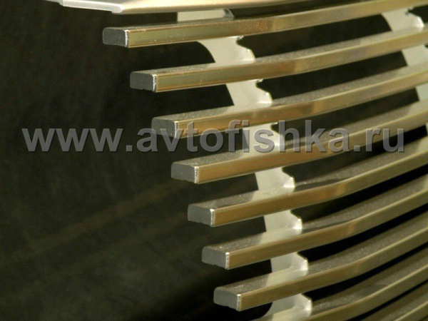 Toyota Land Cruiser 100 (03-07) решетка радиатора алюминиевая с логотипом "Land Cruiser", оригинал.