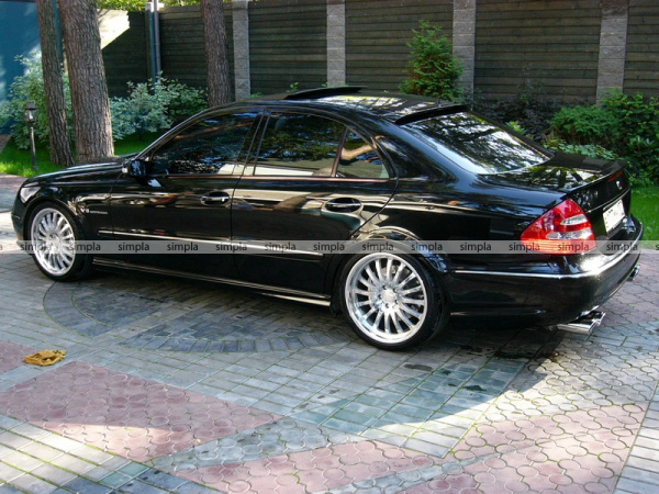 Mercedes-Benz E-class W211 (02-09) Спойлер AMG на стекло