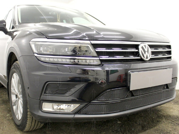 Volkswagen Tiguan (17–) Защита радиатора Premium, чёрная, низ (2 части)