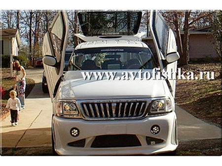 Ford Expedition 1 (99-03) решетка радиатора хромированная, вертикальный дизайн.