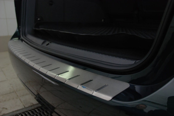 Накладка на задний бампер профилированная с загибом, нерж. сталь Alu-Frost 25-3456 для VW Touran