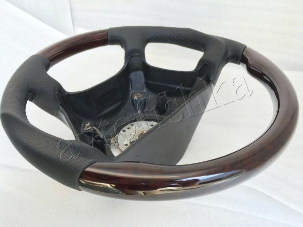 Mercedes W124, W126, W201, W140, W210 (96-99) руль спортивный анатомический, отделка - черная кожа с деревянными вставками.