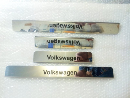 Volkswagen Golf, Jetta накладки на пороги дверных проемов, из нержавеющей стали с надписью Volkswagen, комплект 4 шт.