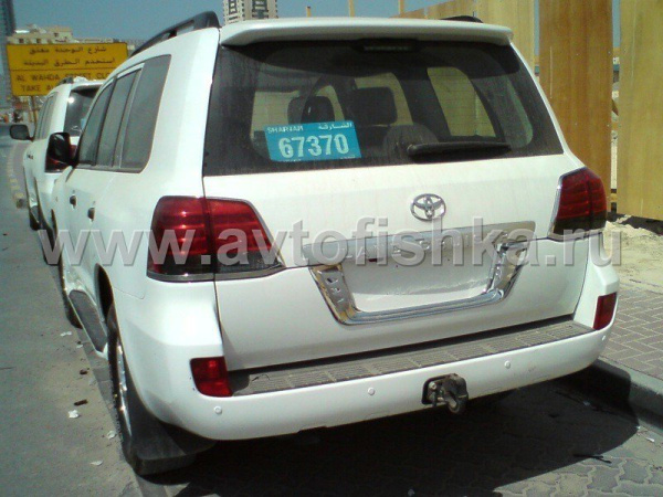 Toyota Land Cruiser 200 (08-) накладка задней двери - рамка номерного знака хромированная, со светодиодной подсветкой.