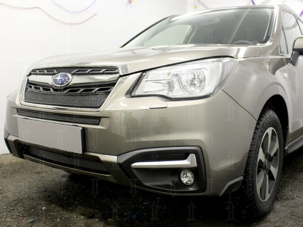 Subaru Forester (16–) Защита радиатора Premium, чёрная, середина