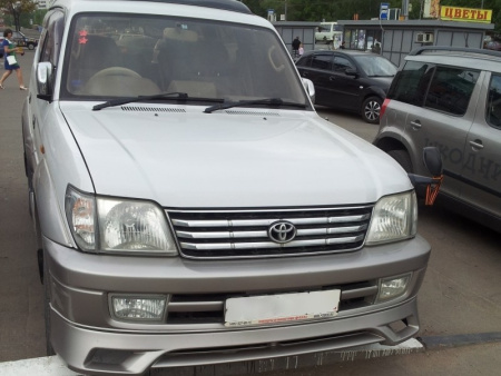 Toyota Land Cruiser Prado 90 (FJ90) (96-02) хромированная решетка радиатора - горизонтальный дизайн