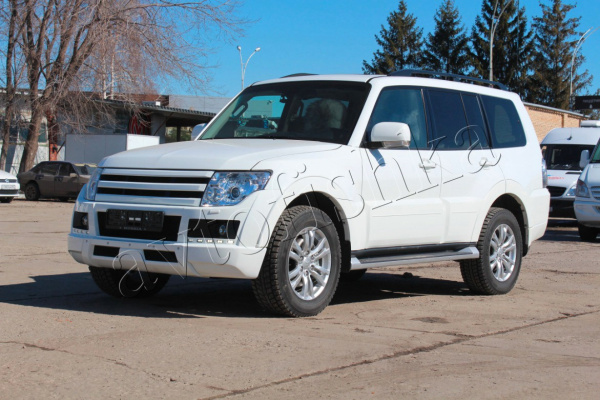 Mitsubishi Pajero 4 (06 – 15) бампер передний Broomer Design (в сборе)