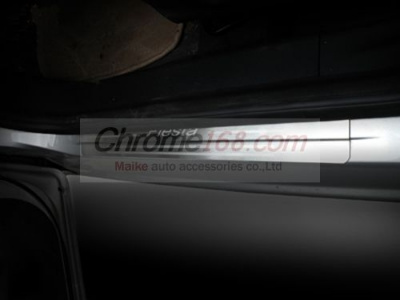 Ford Fiesta (08-) хэтчбек накладки порогов дверных проемов из нержавеющей стали с подсветкой, комплект 4 шт.