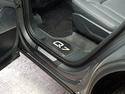 Audi Q7 (15–) Накладки на пороги (лист шлифованный надпись Q7)