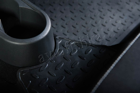 Mitsubishi Pajero 3 (00-07) резиновые коврики с перемычкой