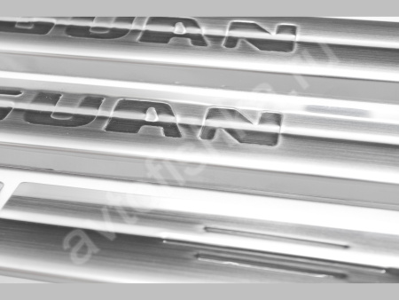 Volkswagen Tiguan (2008-) накладки на пороги из нержавеющей стали, 4 шт.