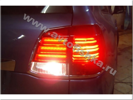 Toyota Land Cruiser 200 (08-) фонари задние красно-хромированные, дизайн Lexus LX570, комплект лев.+прав.