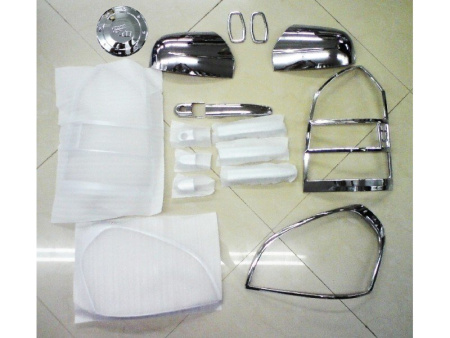 Hyundai Tucson (04-) комплект хромированных накладок на зеркала, задние фонари, передние фары, лючок бензобака, ручки дверей, повторители поворотов.