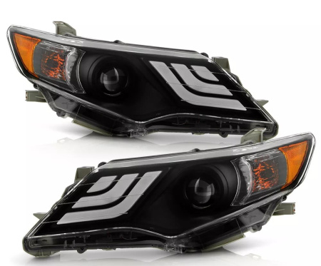 Toyota Camry XV50 дорестайл (2012-2014) передние тюнинговые черные линзовые фары со светодиодной подсветкой в стиле Volkswagen