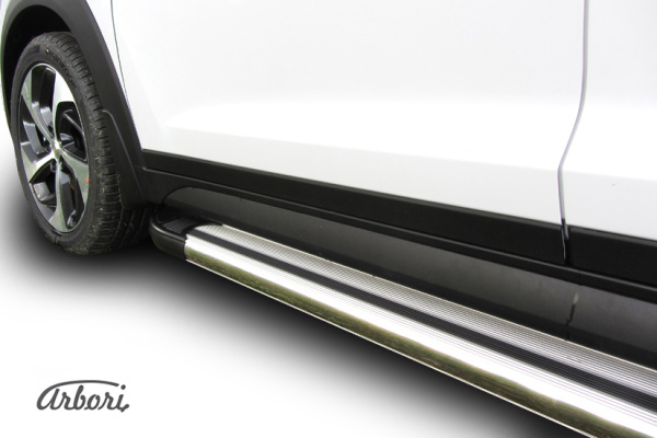 Комплект защиты штатных порогов алюминиевый профиль Arbori "Luxe Silver" 1700 серебристая Hyundai Tucson 4WD 2015-