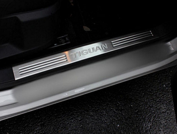Volkswagen Tiguan (08–/11–) Накладки на дверные пороги, нерж, 4 части (на пластик)