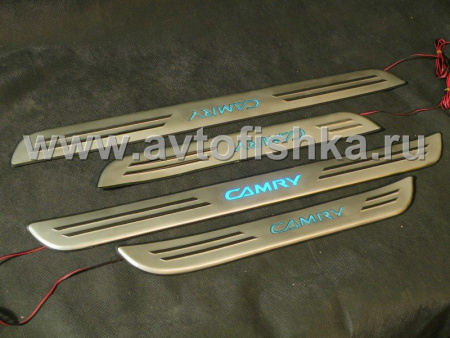 Toyota Camry V30 (2002-2006) накладки порогов дверных проемов, из нержавеющей стали с подсветкой CAMRY.