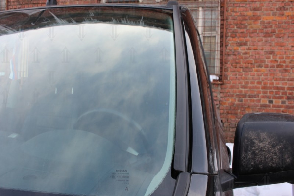 Nissan X-Trail (11–13) Дефлектор лобового стекла