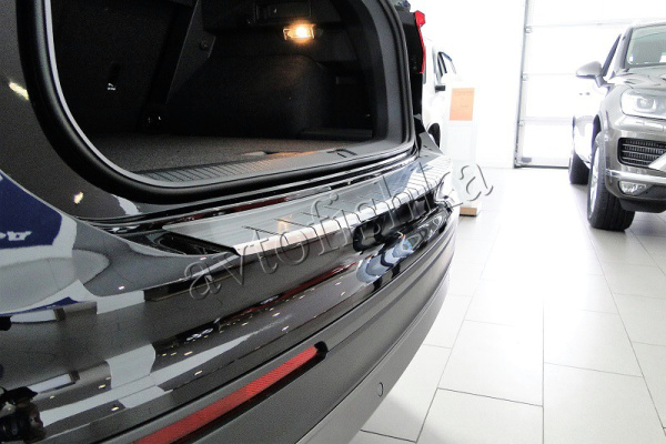 Накладка на задний бампер профилированная с загибом, нерж. сталь Alu-Frost 25-5544 для VW Tiguan II