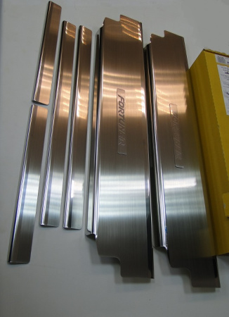 Toyota Fortuner (08-) накладки на внутренние пороги, к-кт 6шт.